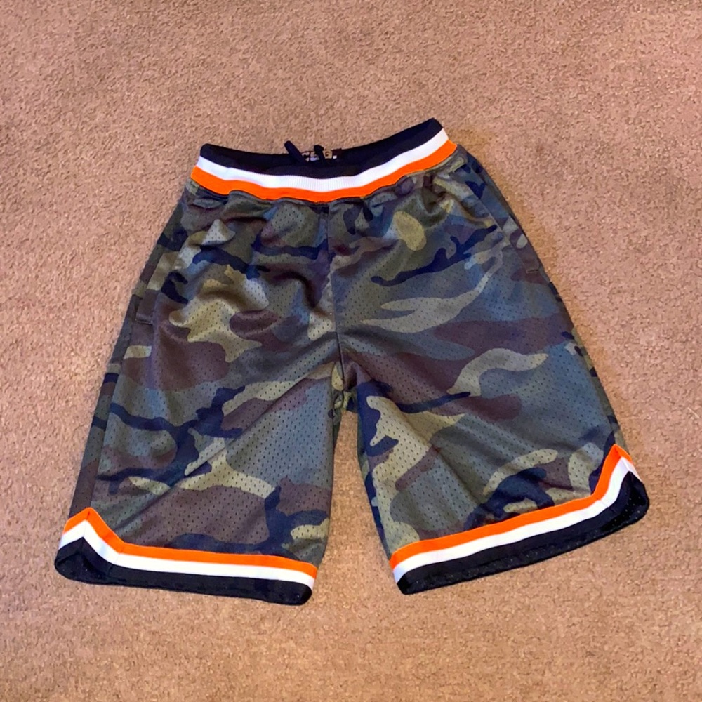 Camouflage basketball shorts. Men’s small.